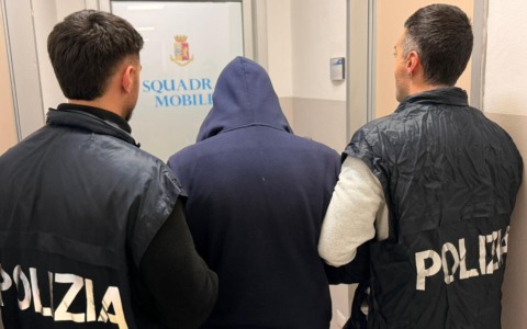 Spaccio di droga nei boschi: arrestato un 30enne
