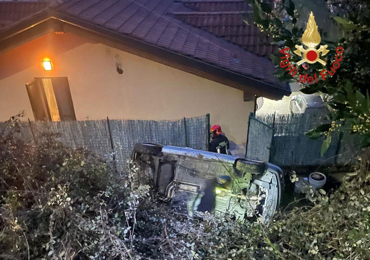 Finisce con l’auto contro una recinzione: soccorso 28enne