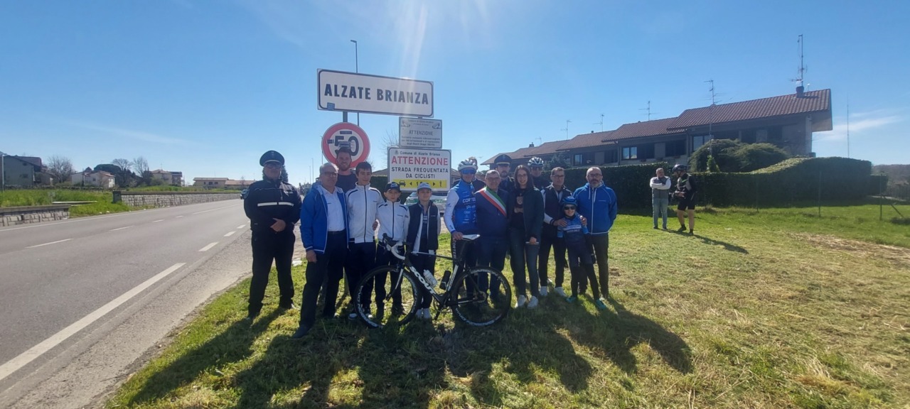 Cartelli “salvaciclisti” anche ad Alzate