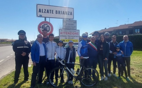 Cartelli “salvaciclisti” anche ad Alzate