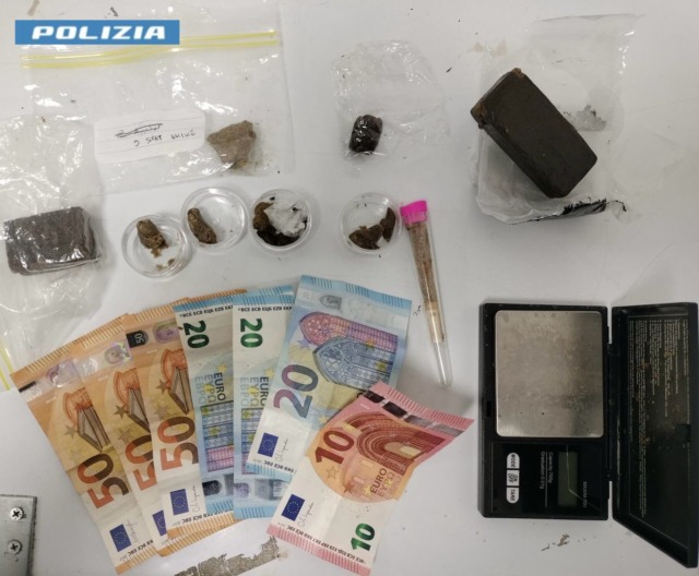 La Polizia trova oltre 100 grammi di droga: denunciato un giovane