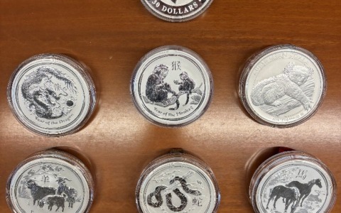 In auto con monete d’argento non dichiarate, sanzionato