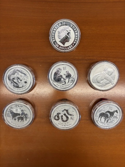 In auto con monete d’argento non dichiarate, sanzionato