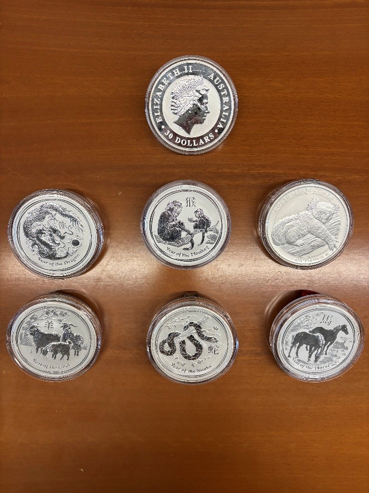 In auto con monete d’argento non dichiarate, sanzionato