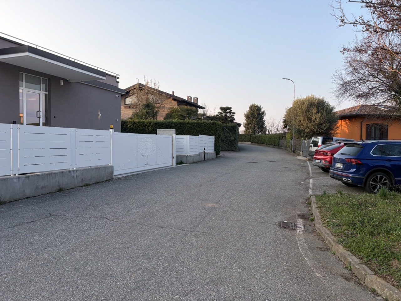 Rapina in villa, famiglia minacciata con un coltello e sequestrata