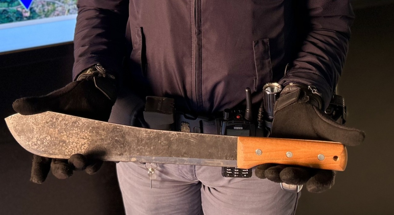 Machete sotto il sedile dell’auto: denunciato un 30enne tunisino