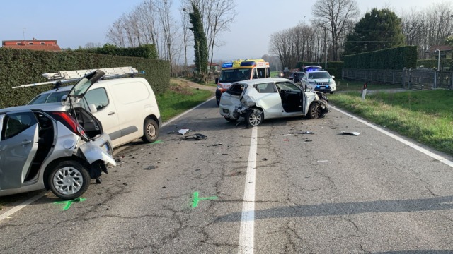 Maxi incidente sulla provinciale, coinvolte quattro vetture