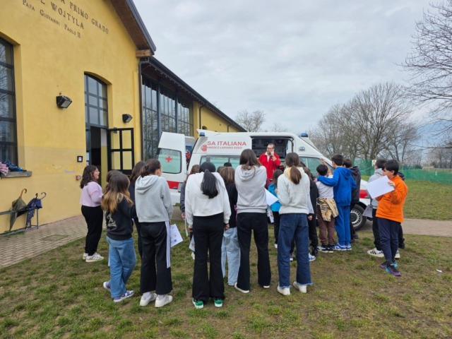 Asso: volontari Croce Rossa Triangolo Lariano nelle scuole