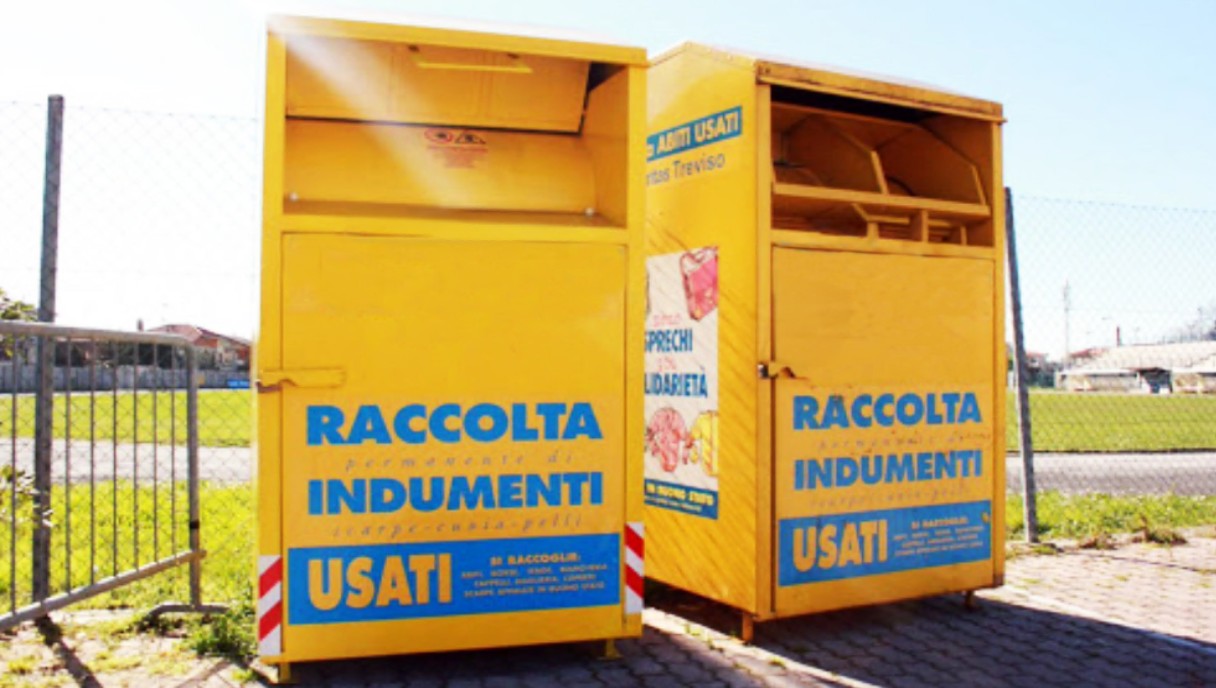 Indumenti usati: i raccoglitori saranno rimossi dal territorio