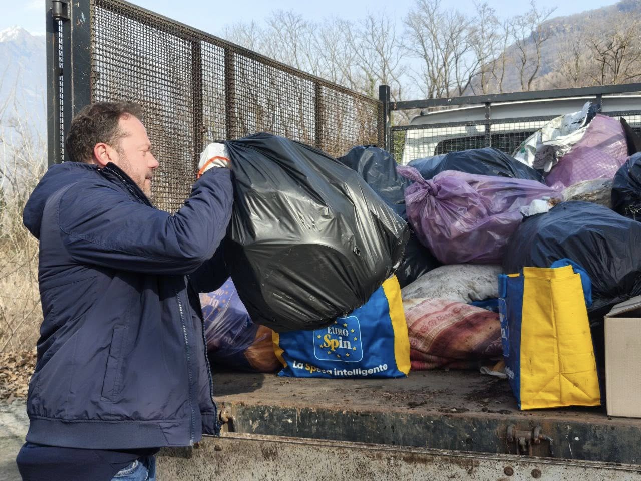 Eugenio Zoffili ancora nei boschi della droga per un intervento di pulizia ambientale