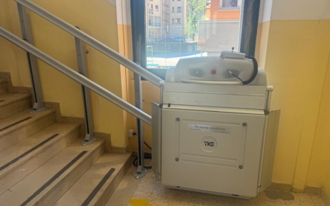 Installato all’istituto comprensivo il nuovo montascale