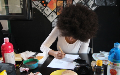 “Cometa Formazione x Motivi”, la capsule collection ideata da studentesse genera bellezza