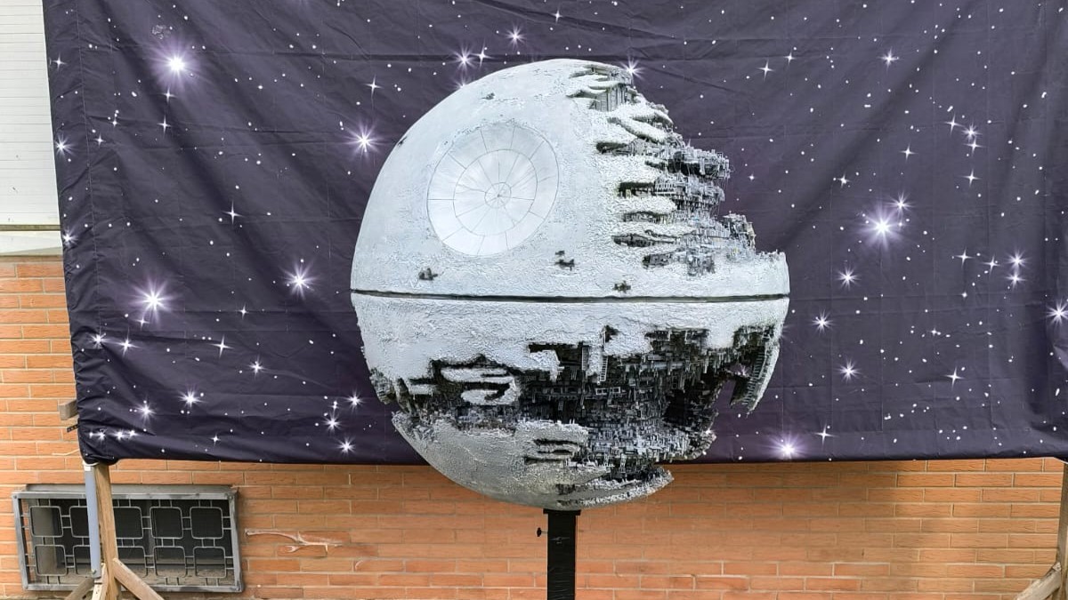 Riproduce la Morte Nera di Guerre stellari