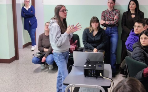 Quaranta ragazzi rispondono “Presente”: così nasce il centro giovani di Oltrona