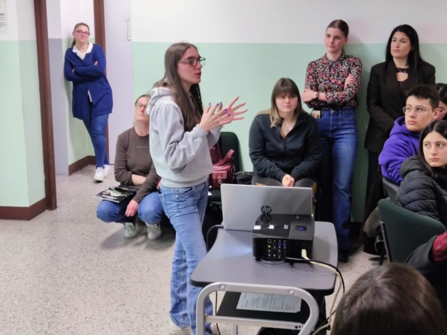 Quaranta ragazzi rispondono “Presente”: così nasce il centro giovani di Oltrona