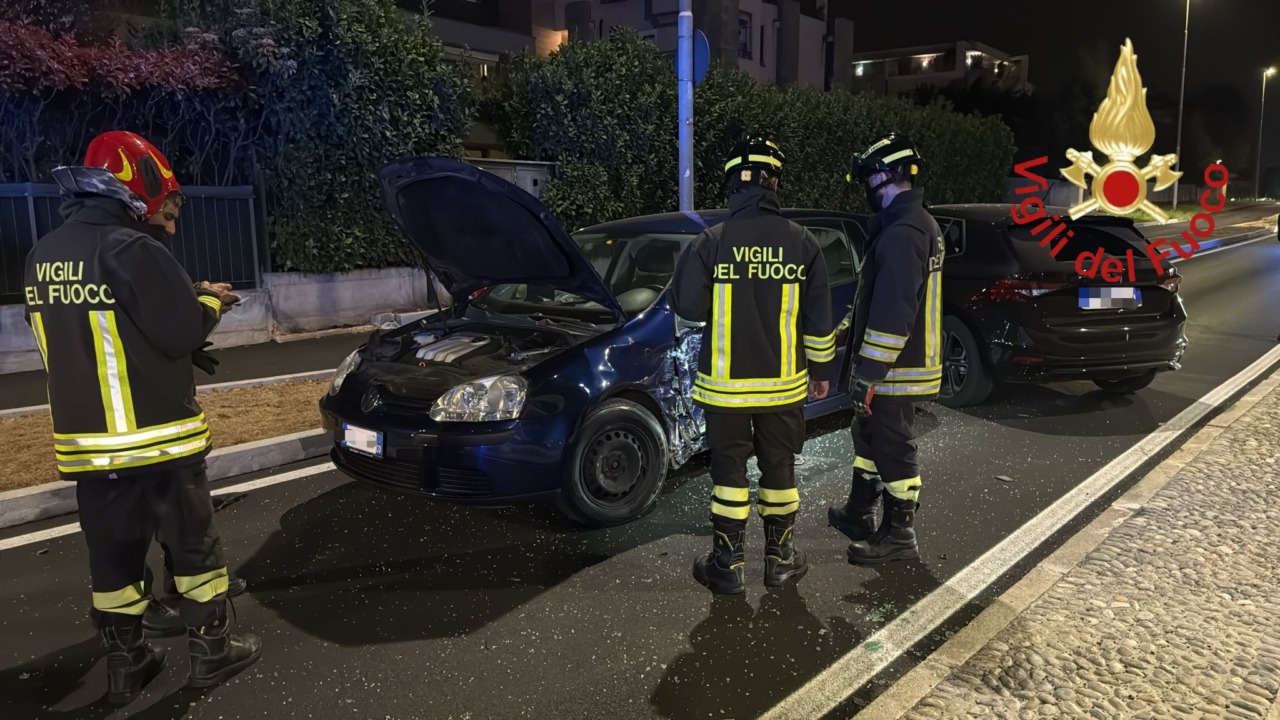 Scontro tra due auto, un conducente ferito