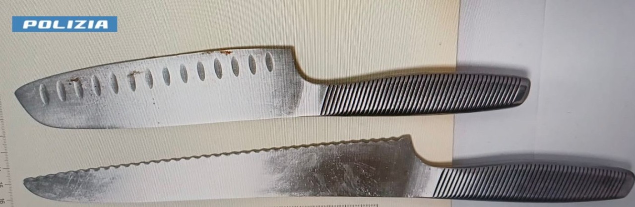 Ubriaco, minaccia con il coltello il titolare di un locale: denunciato