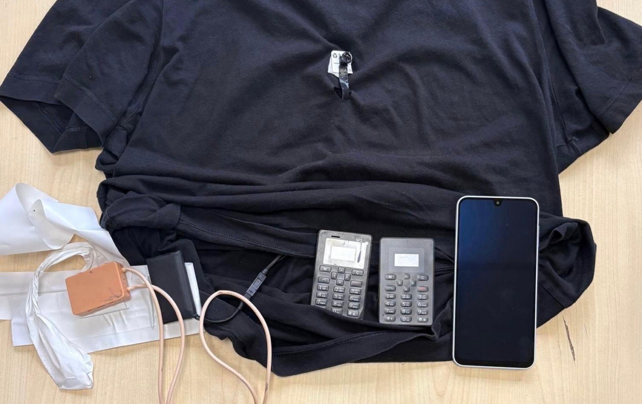 All’esame della patente con auricolari e microcamera, scoperto e denunciato