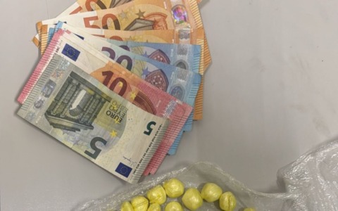 Arrestato irregolare di 34 anni per detenzione ai fini di spaccio