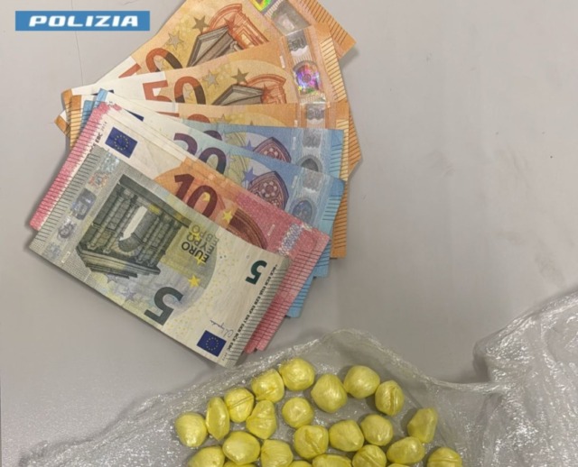 Arrestato irregolare di 34 anni per detenzione ai fini di spaccio