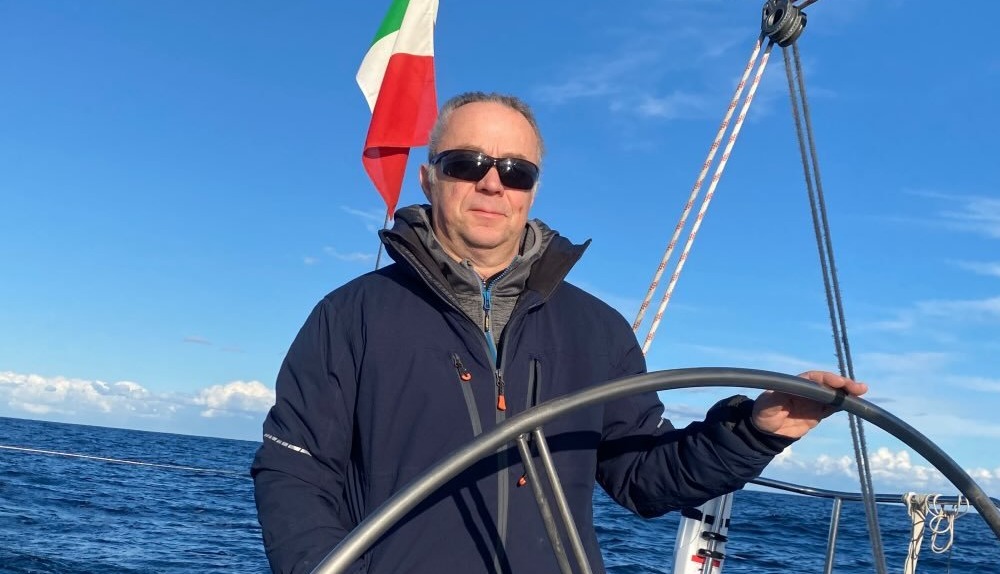 Ex consigliere comunale parte in barca a vela per fare il giro del mondo