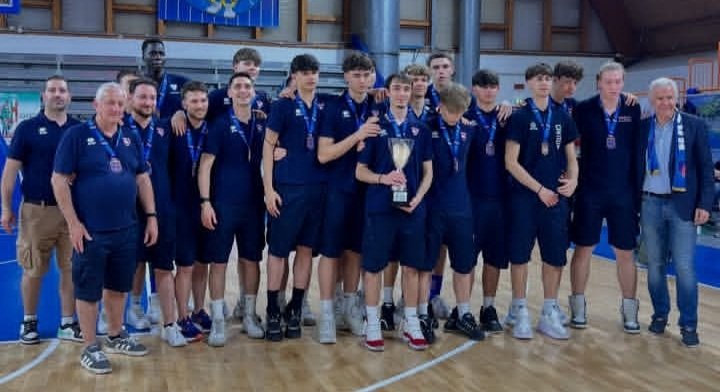 Gli Under17 di Cantù sul podio d’Italia: battono Ferrara 75-58 e chiudono al 3° posto
