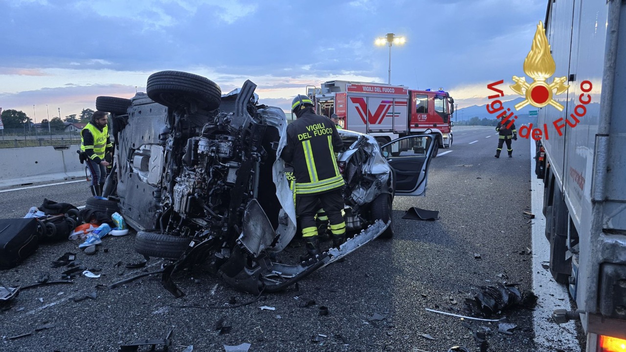 Grave incidente in autostrada, coinvolta una famiglia