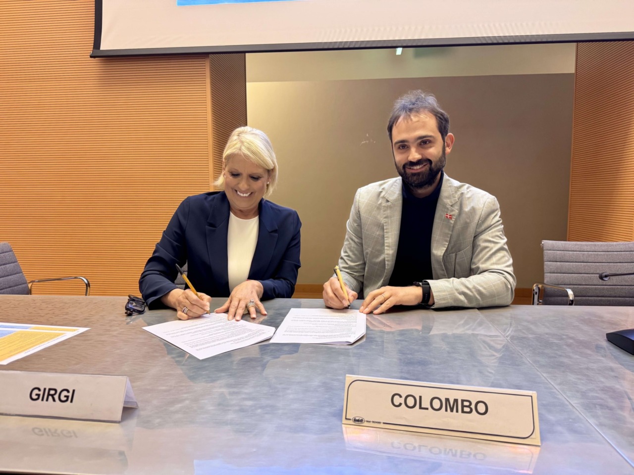 Dopo l’annuncio, la firma: siglato il protocollo d’intesa tra Cantù e Como per il Festival del Legno