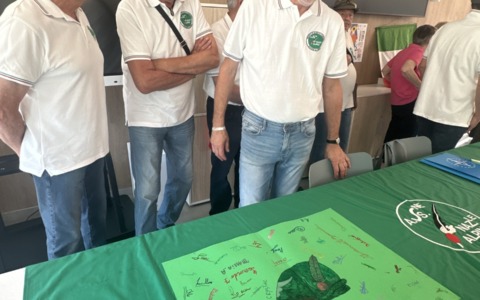 L’emozione degli alunni premiati dagli Alpini