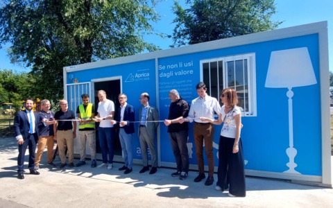 Nuova vita ai vecchi oggetti: inaugurato il primo “Centro del riuso”