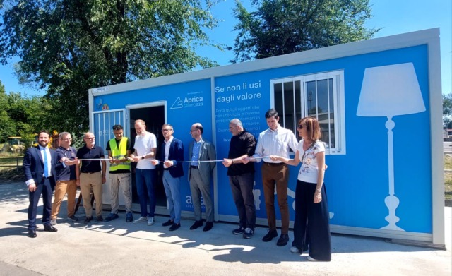 Nuova vita ai vecchi oggetti: inaugurato il primo “Centro del riuso”