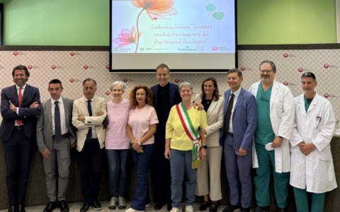 Massaggi e consulenze di make-up per le pazienti oncologiche all’Ospedale di Erba