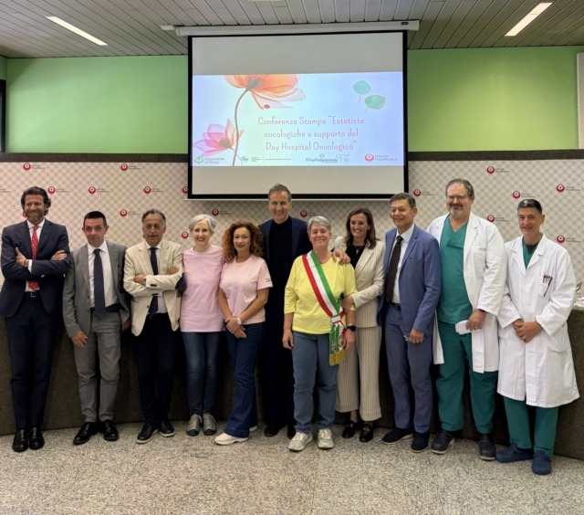 Massaggi e consulenze di make-up per le pazienti oncologiche all’Ospedale di Erba