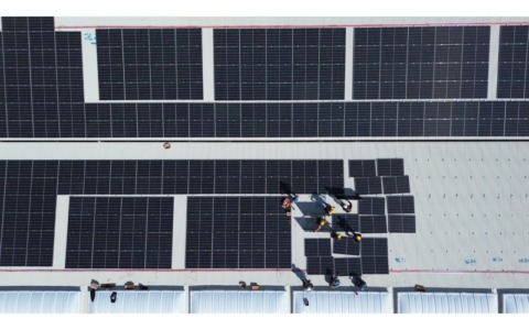 Fotovoltaico industriale: tecnologie, incentivi 2026 e criteri di scelta con SENEC