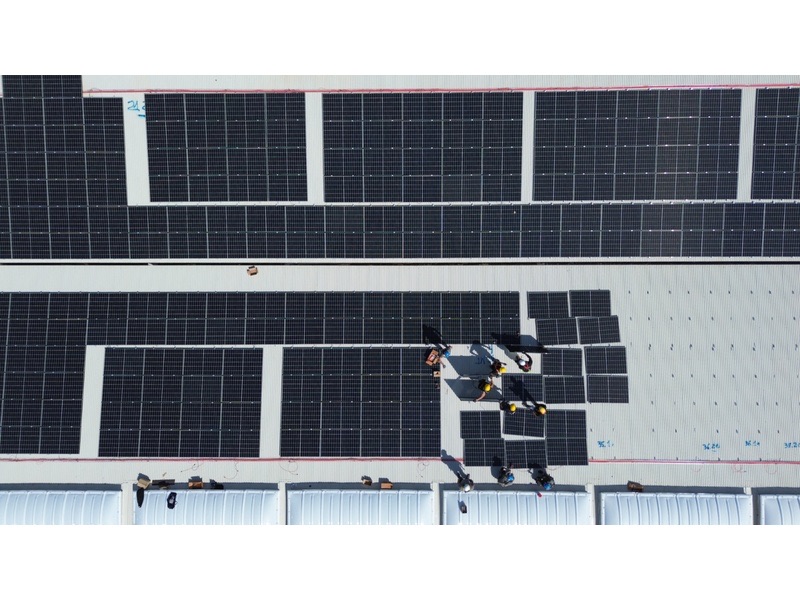 Fotovoltaico industriale: tecnologie, incentivi 2026 e criteri di scelta con SENEC