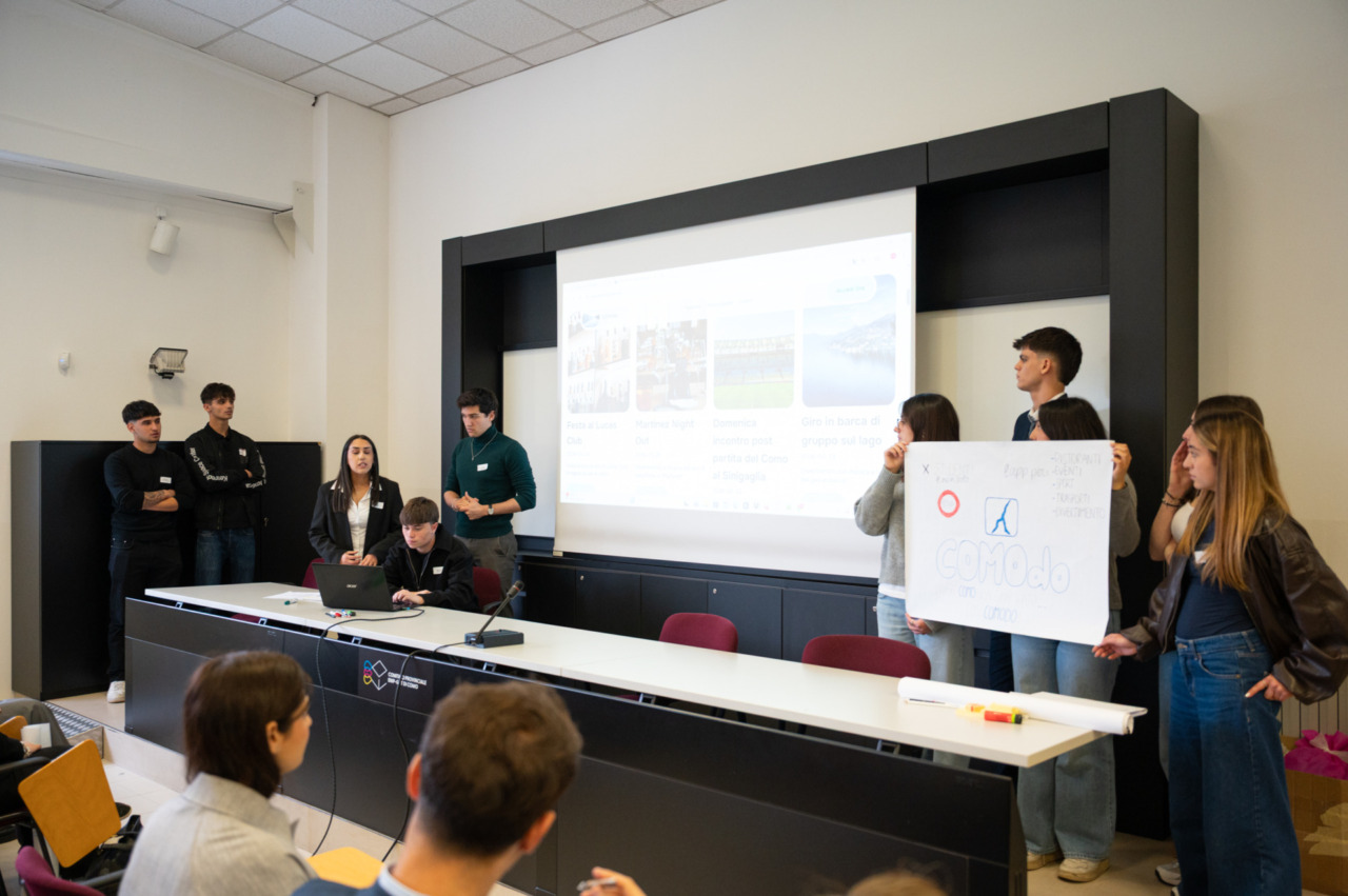 Ragazzi durante la presentazione del progetto