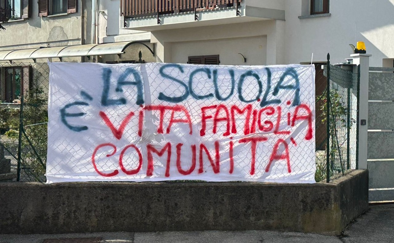 Striscioni e manifestazione: Socco si mobilita per la sua scuola