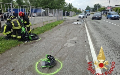 Scontro auto-moto, paura per un centauro 29enne