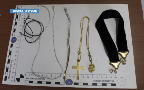 Oro e contanti trafugati a un’anziana: arrestato il truffatore