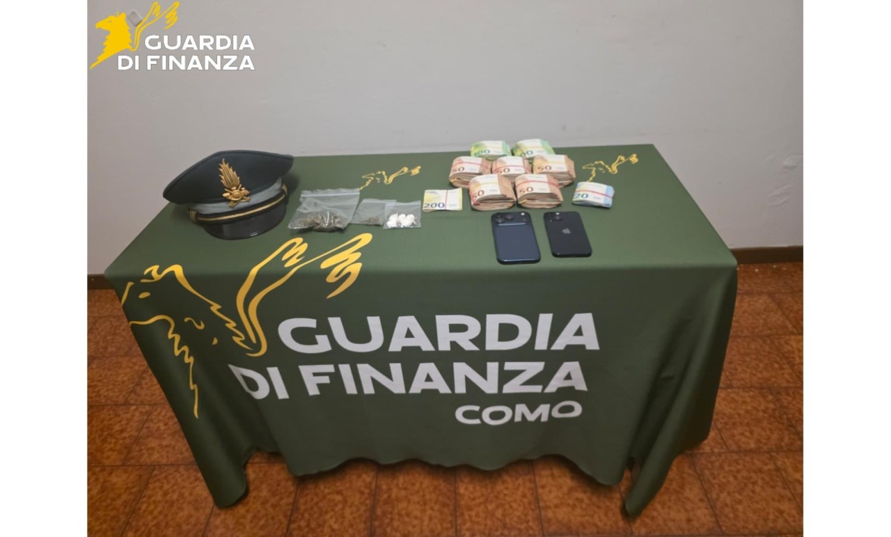 Droga negli slip e a casa, un arresto