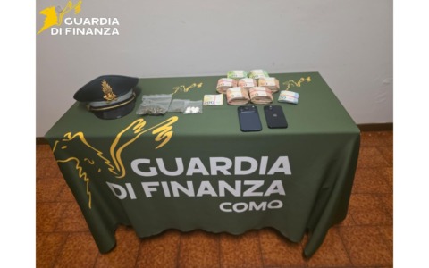 Droga negli slip e a casa, un arresto