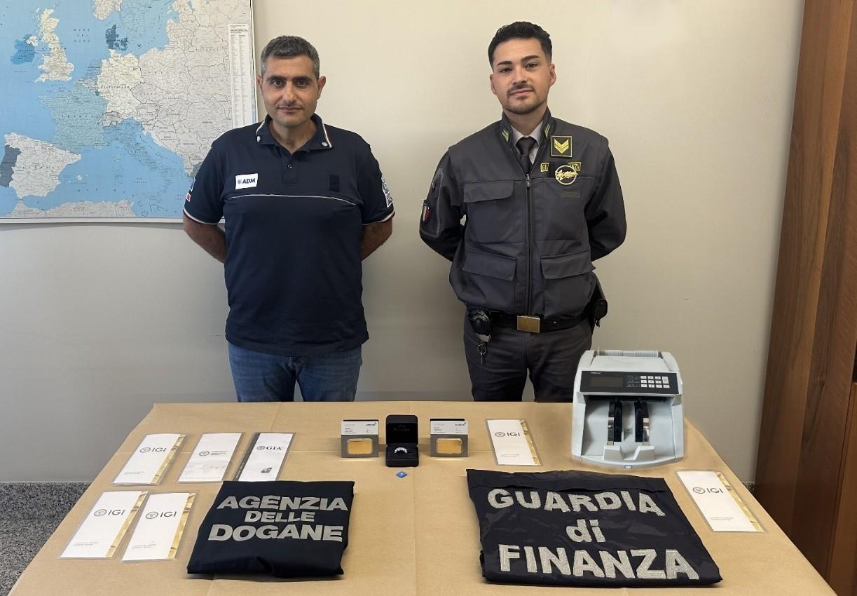 Gioielliere polacco fermato alla dogana, aveva con sè 35mila euro di lingotti e diamanti