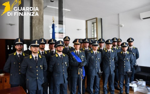 Giuramento per 14 nuovi finanzieri: entrano in servizio nei comandi comaschi