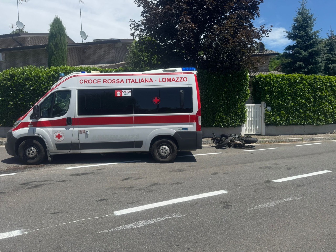 Scontro auto-moto, paura per un motociclista