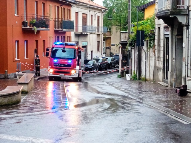 Fa esplodere un petardo, quindicenne perde la mano: l’incidente a Villa Guardia