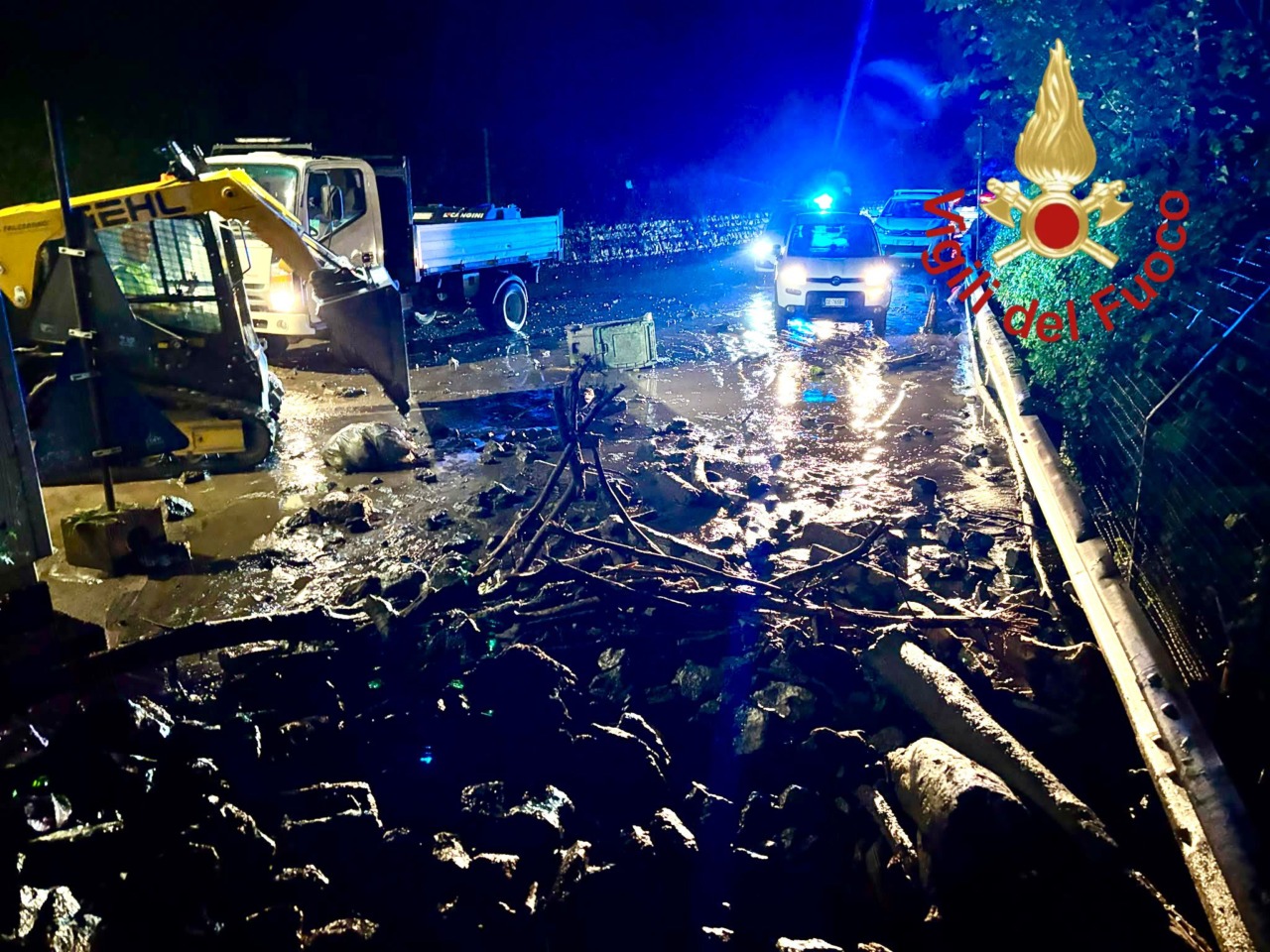 Maltempo sul comasco, frana sulla SP583: sul posto i Vigili del Fuoco