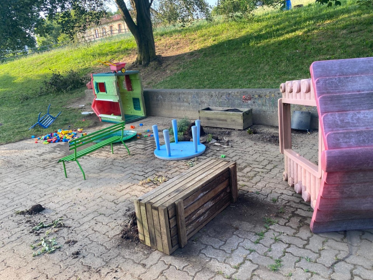 Vandali in azione alla scuola dell’infanzia