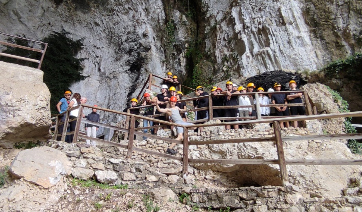 Studenti al Buco del Piombo: studio della grotta e  lezioni in università per diventare delle guide