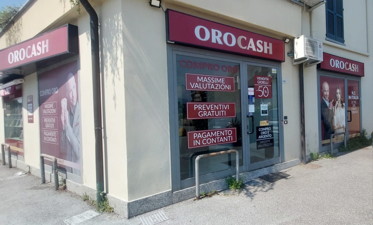 Ladri in azione all’Oro Cash: fuggono con una cassaforte