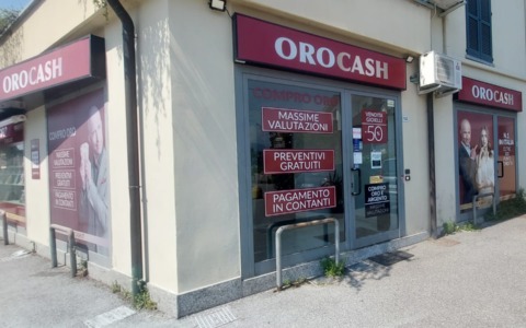 Ladri in azione all’Oro Cash: fuggono con una cassaforte
